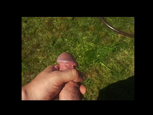 ❤️ گرم hottie پنهنجي گلابي pussy fucked حاصل ڪري ۽ هڪ اونهاري جي باغ ۾ squirt سان cums ❤️ اسان وٽ